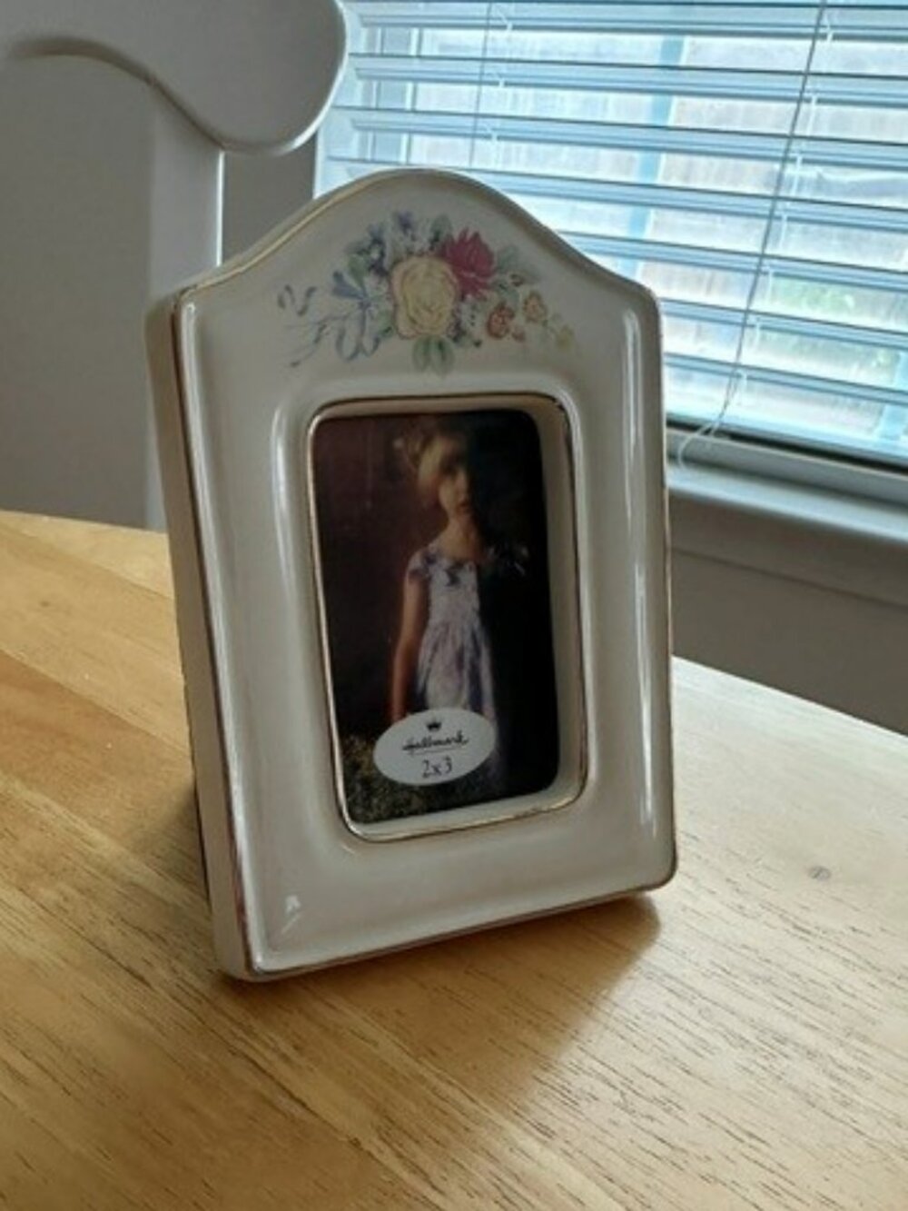 NWOT Hallmark 2 x 3" Ceramic Photo Frame w/ Stand - EXCELLENT CONDITION
